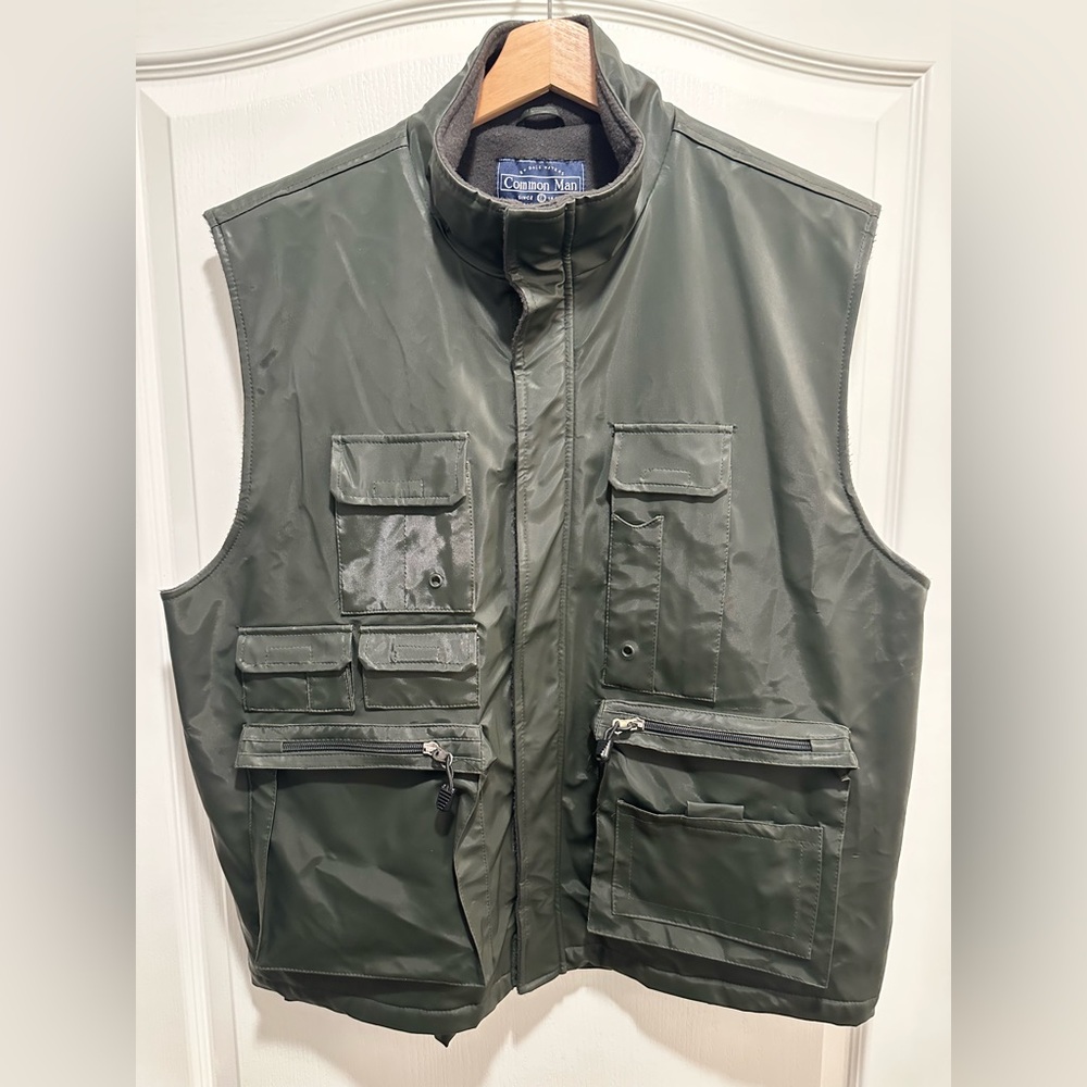 Common Man by Dale Waters Olive Green Men’s Hunting Fishing Vest, Size Large